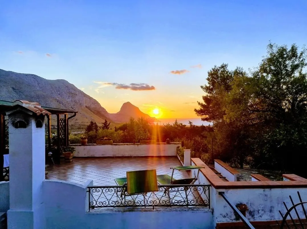 Casale Degli Ulivi Villa Castelluzzo 0*,  Italia